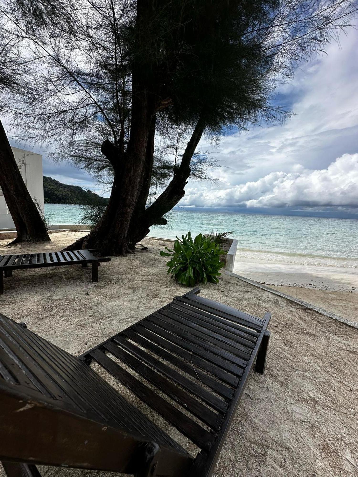 Beach Resort - Arwana Perhentian Besar Kampung Kuala Besut Exterior foto