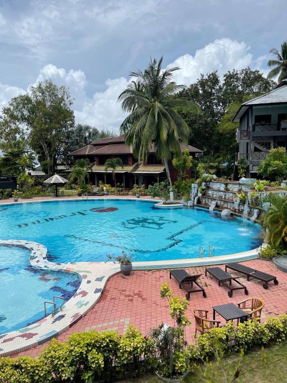 Beach Resort - Arwana Perhentian Besar Kampung Kuala Besut Exterior foto