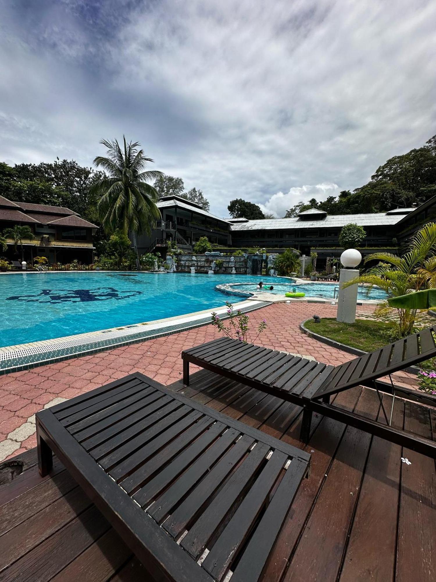 Beach Resort - Arwana Perhentian Besar Kampung Kuala Besut Exterior foto